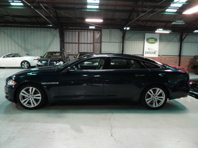2011 JAGUAR XJ SE 7pass