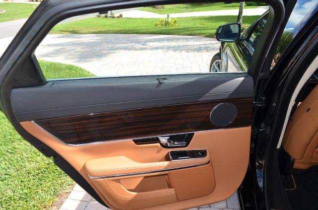 2011 JAGUAR XJ LT W/navigation W/dvd