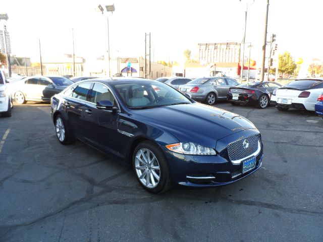2013 JAGUAR XJ SE 7pass