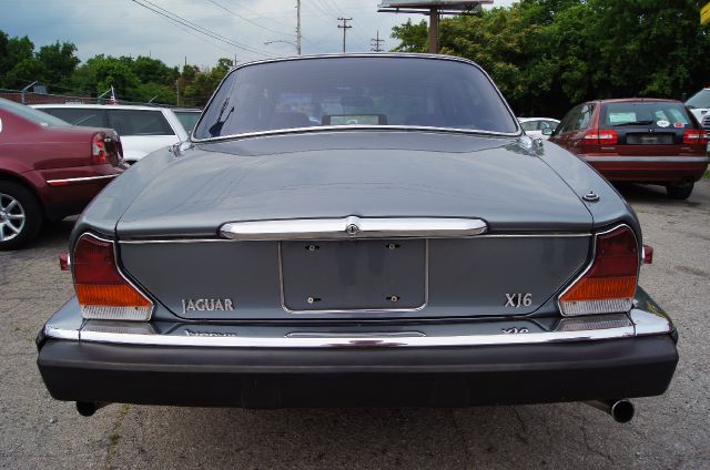 1987 JAGUAR XJ6 4x4 8 Passenger