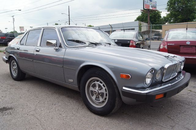1987 JAGUAR XJ6 4x4 8 Passenger