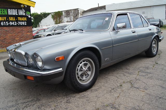 1987 JAGUAR XJ6 4x4 8 Passenger