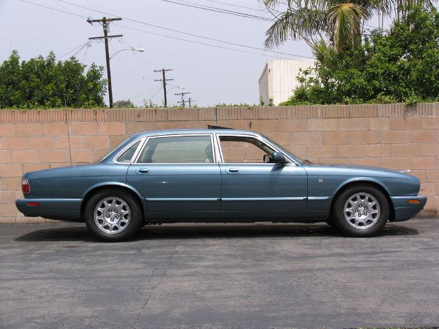 1999 JAGUAR XJ8 SUV
