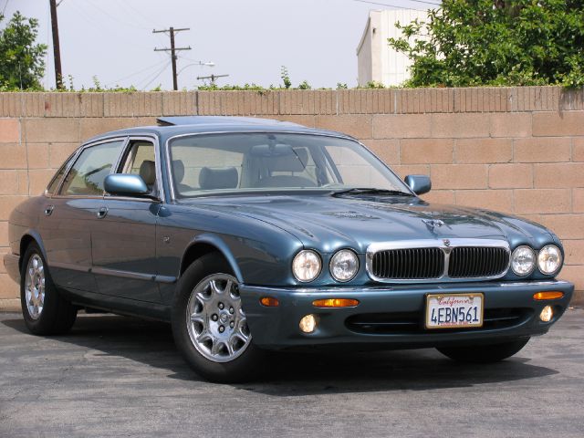1999 JAGUAR XJ8 SUV