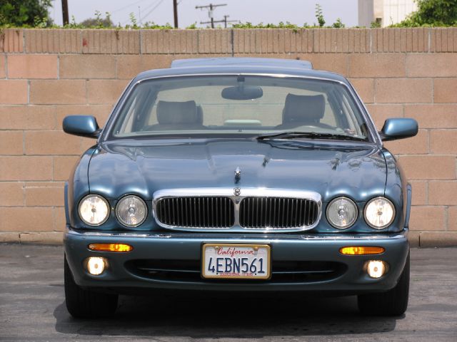1999 JAGUAR XJ8 SUV