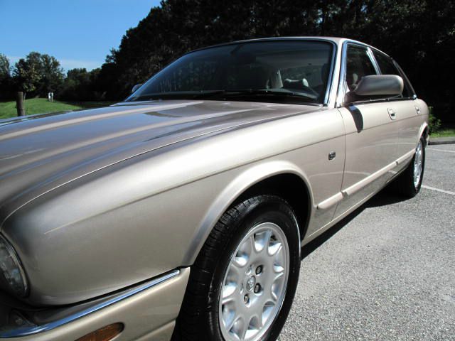 2002 JAGUAR XJ8 3.5
