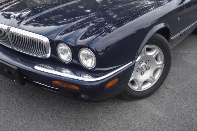 2003 JAGUAR XJ8 LT Pickup 4D 6 1/2 Ft
