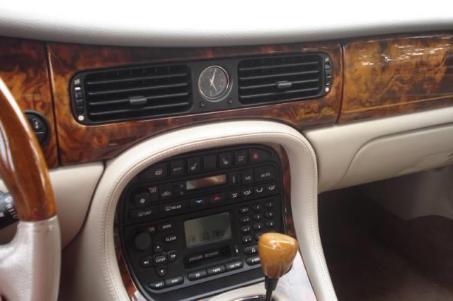 2003 JAGUAR XJ8 LT Pickup 4D 6 1/2 Ft