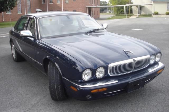 2003 JAGUAR XJ8 LT Pickup 4D 6 1/2 Ft