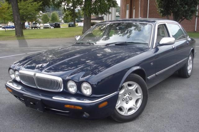 2003 JAGUAR XJ8 LT Pickup 4D 6 1/2 Ft