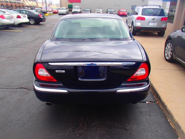 2005 JAGUAR XJ8 Base