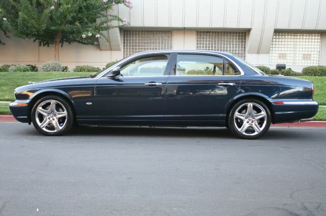 2006 JAGUAR XJ8 SUV