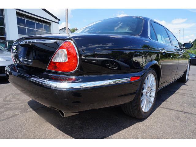 2007 JAGUAR XJ8 SUV
