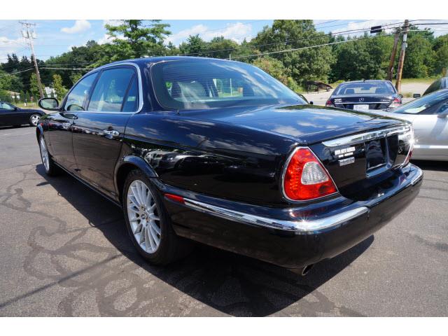 2007 JAGUAR XJ8 SUV