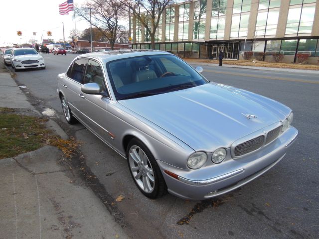 2005 JAGUAR XJR SE 5-door
