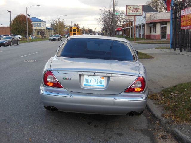 2005 JAGUAR XJR SE 5-door