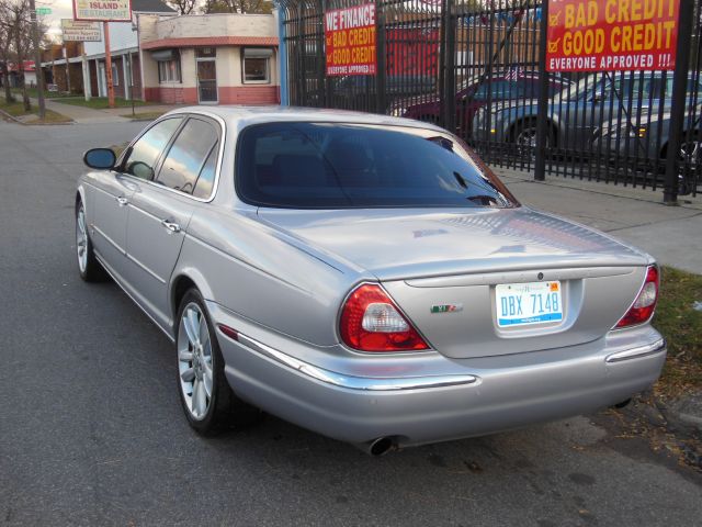 2005 JAGUAR XJR SE 5-door