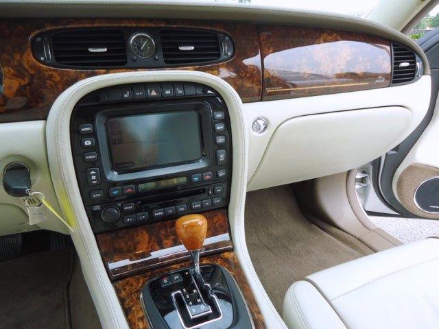 2005 JAGUAR XJ Series E300td