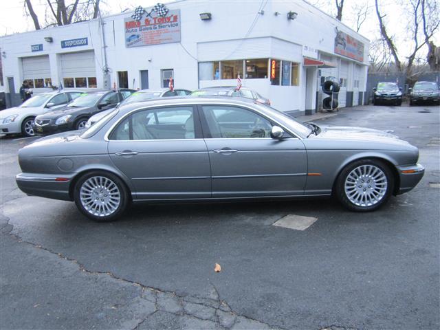 2005 JAGUAR XJ Series REV Edition