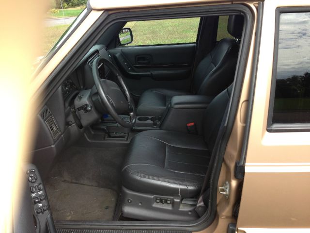 1999 Jeep Cherokee SLT 25