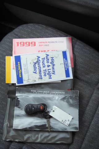 1999 Jeep Cherokee Base GLS LX