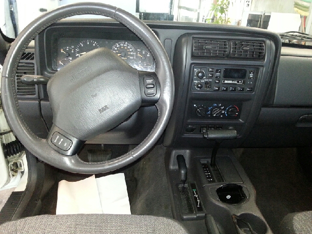 2000 Jeep Cherokee Base GLS LX