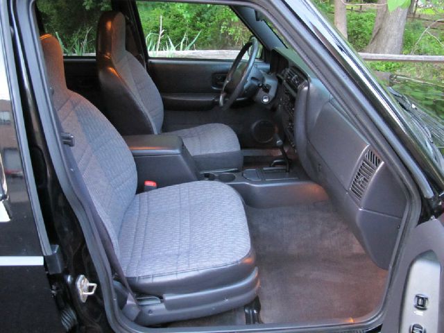 2000 Jeep Cherokee Base GLS LX