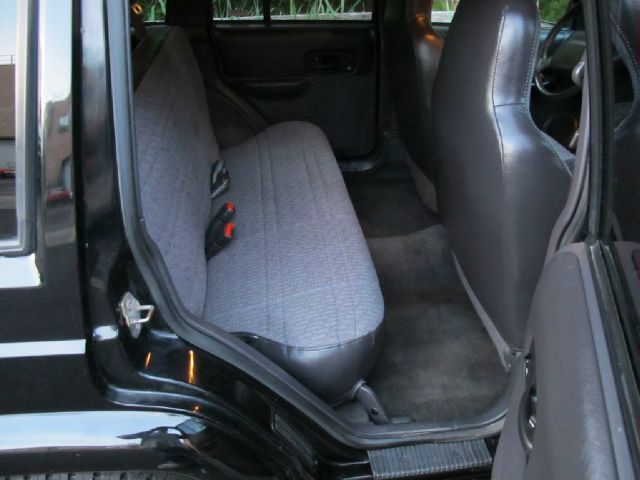 2000 Jeep Cherokee Base GLS LX