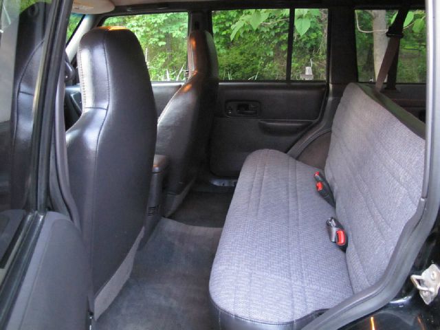 2000 Jeep Cherokee Base GLS LX