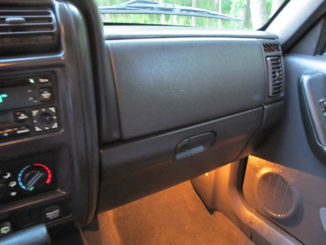 2000 Jeep Cherokee Base GLS LX