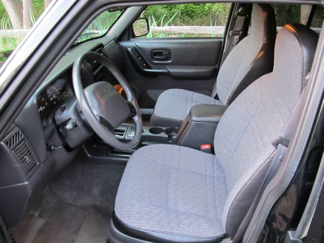 2000 Jeep Cherokee Base GLS LX