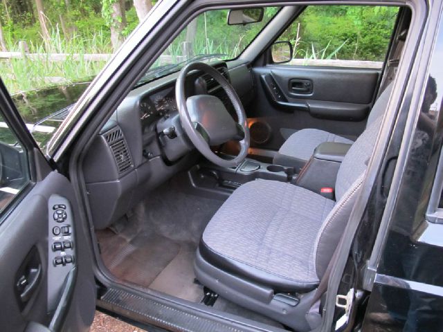 2000 Jeep Cherokee Base GLS LX