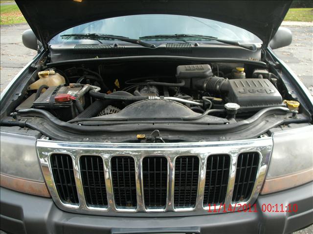 2001 Jeep Cherokee 2000 Isuzu LS