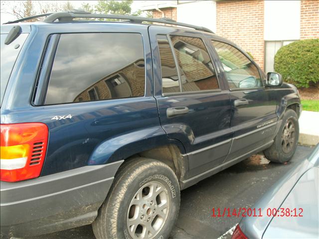 2001 Jeep Cherokee 2000 Isuzu LS