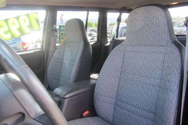 2001 Jeep Cherokee Base GLS LX