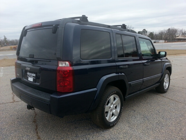 2006 Jeep Commander Bucket