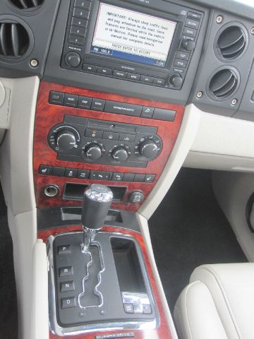 2006 Jeep Commander Super