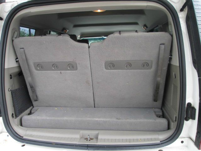 2006 Jeep Commander Ram 3500 Diesel 2-WD