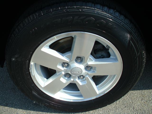 2007 Jeep Commander Elk Conversion Van