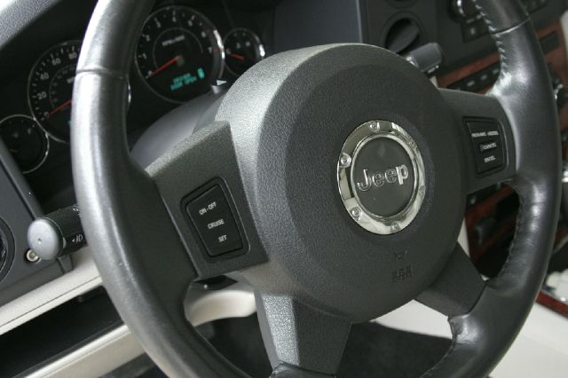 2007 Jeep Commander Super