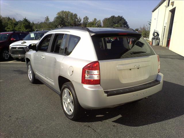 2010 Jeep Compass 2WD Reg Cab 119.