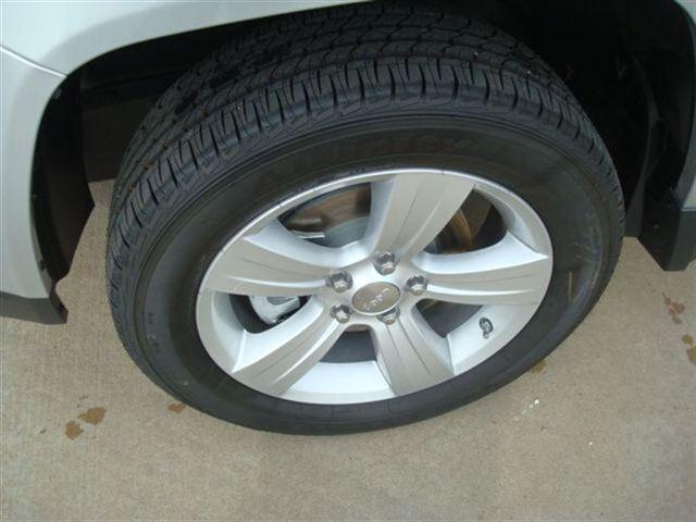 2012 Jeep Compass Z -71 4X4 Vortec