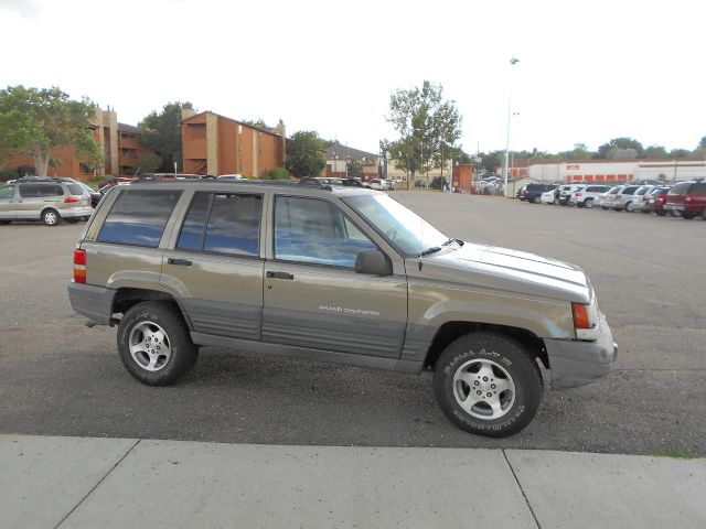 1996 Jeep Grand Cherokee LS Flex Fuel 4x4 This Is One Of Our Best Bargains