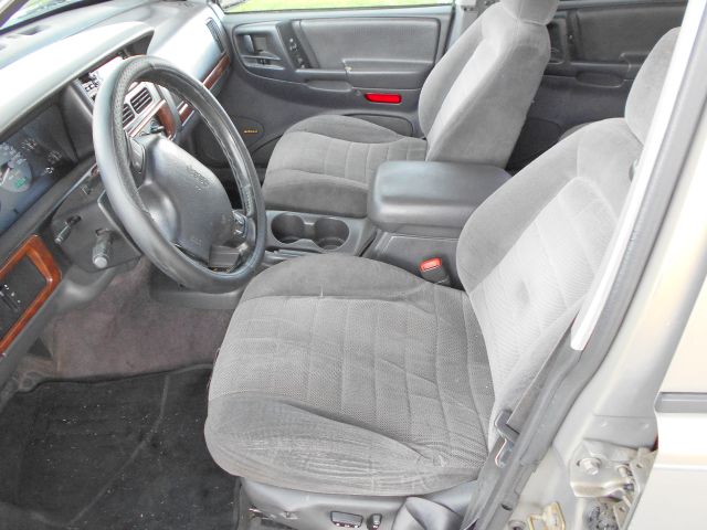 1996 Jeep Grand Cherokee LS Flex Fuel 4x4 This Is One Of Our Best Bargains