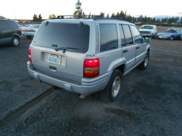 1996 Jeep Grand Cherokee 328xi AWD Sedan