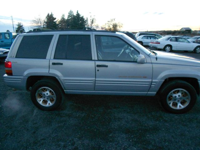 1996 Jeep Grand Cherokee 328xi AWD Sedan