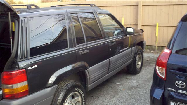 1998 Jeep Grand Cherokee 4dr Sdn V6 FWD Sedan
