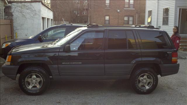 1998 Jeep Grand Cherokee 4dr Sdn V6 FWD Sedan