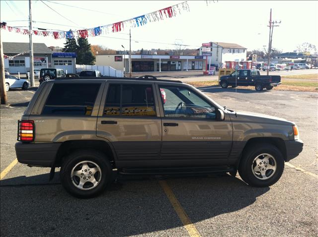 1998 Jeep Grand Cherokee 4dr Sdn V6 FWD Sedan
