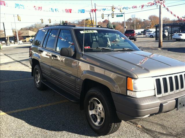 1998 Jeep Grand Cherokee 4dr Sdn V6 FWD Sedan